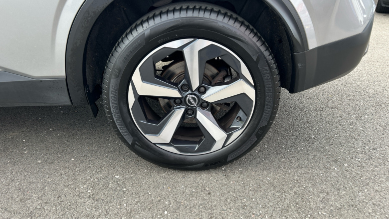 Nissan Qashqai 1.3 DiG-T MH N-Connecta 5dr Petrol Hatchback